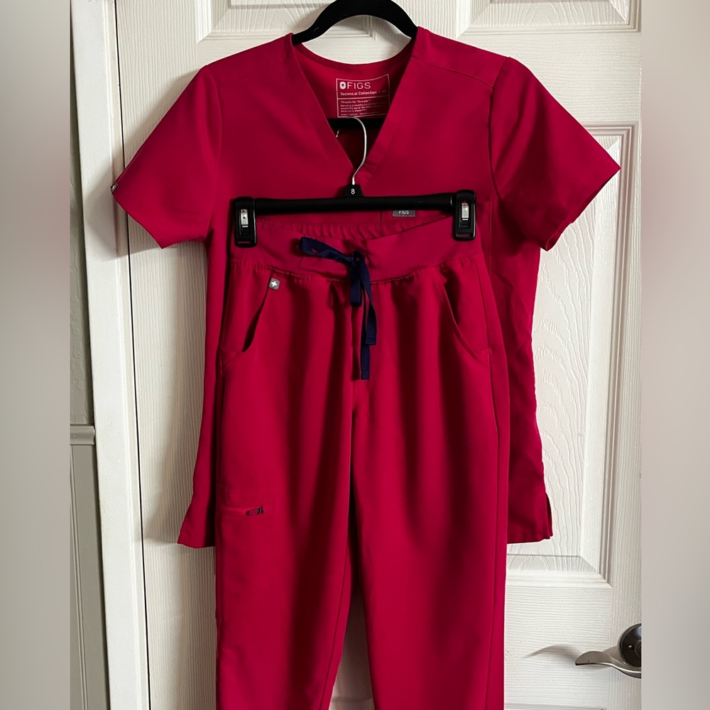 Hot pink Figs sets in a size XS